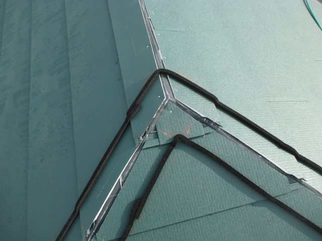 明石市の棟板金下地の設置準備